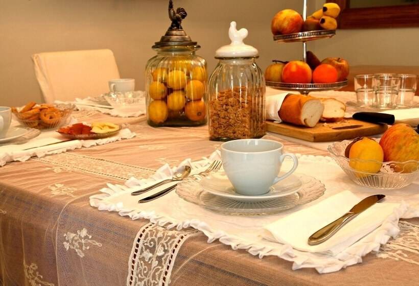 تختخواب و صبحانه La Villetta Suite
