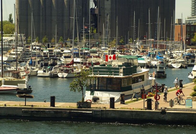 민박 Making Waves Boatel