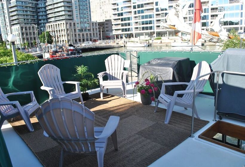 민박 Making Waves Boatel