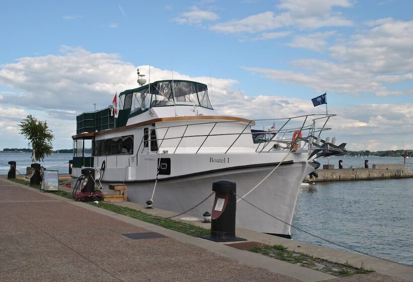 민박 Making Waves Boatel