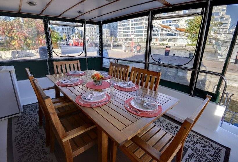 민박 Making Waves Boatel