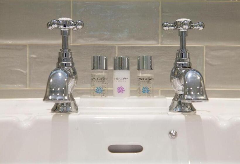 مبيت وإفطار Saracens Head