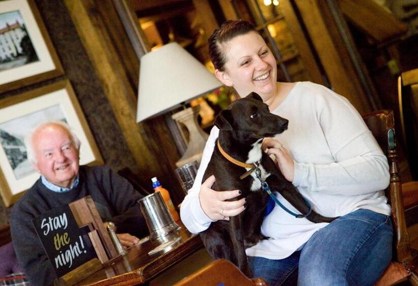 مبيت وإفطار Saracens Head