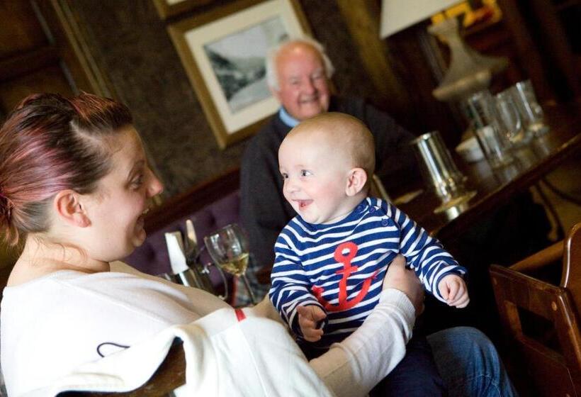 مبيت وإفطار Saracens Head