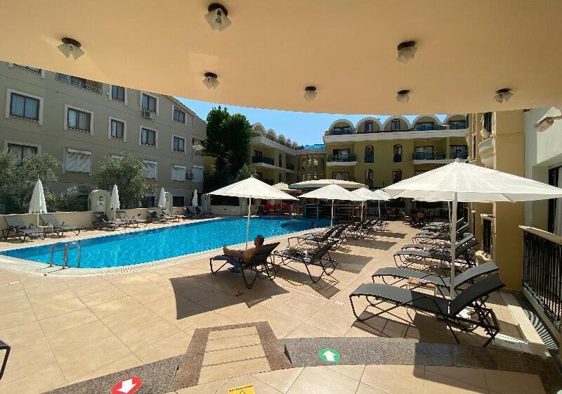 Club Karakas Apart Otel