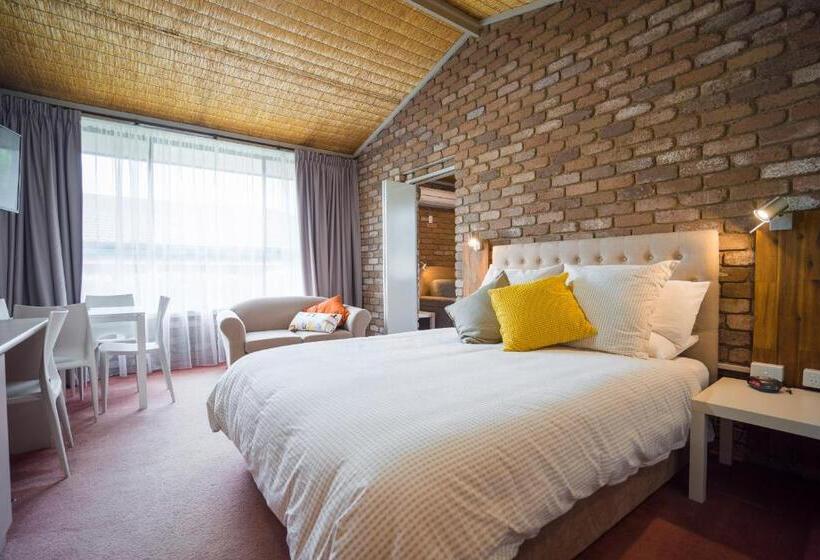 Farnham Court Motel And Restaurant