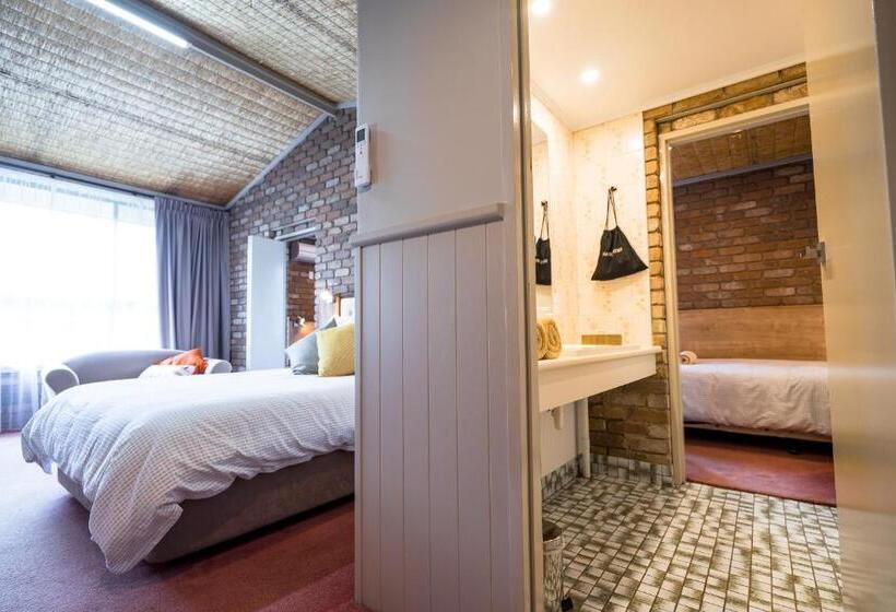 Farnham Court Motel And Restaurant