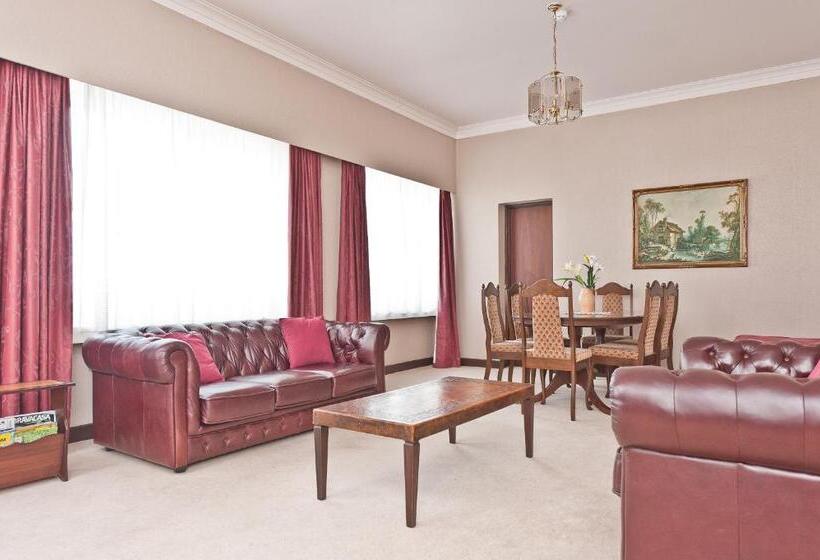 The Grand Hotel Wanganui