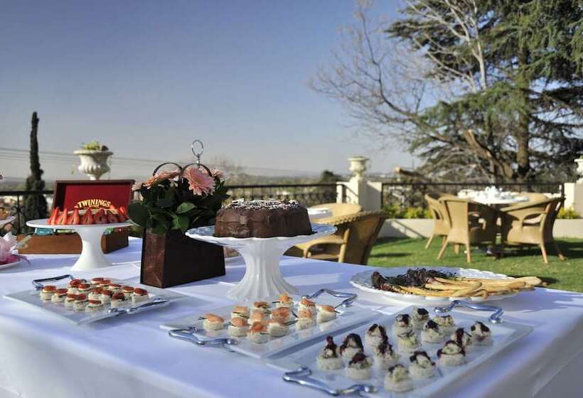 Отель 131 On Herbert Baker Boutique