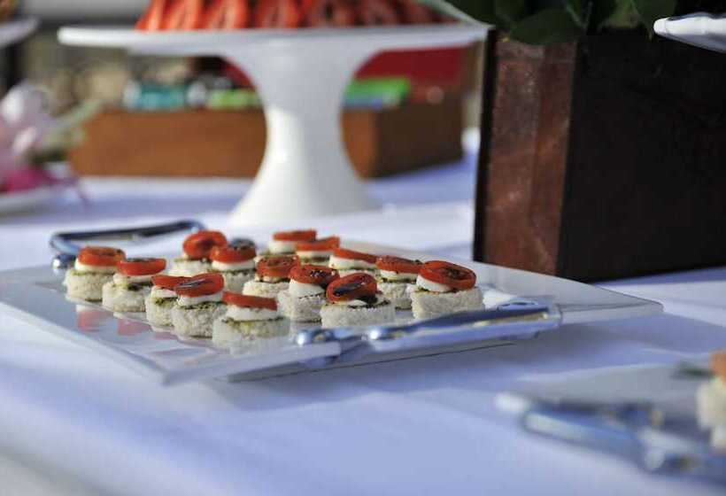 Отель 131 On Herbert Baker Boutique