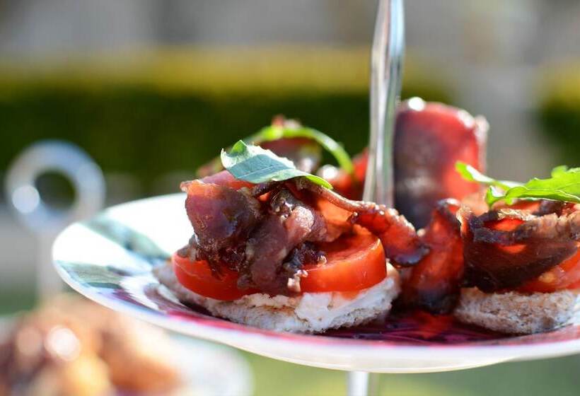 Отель 131 On Herbert Baker Boutique