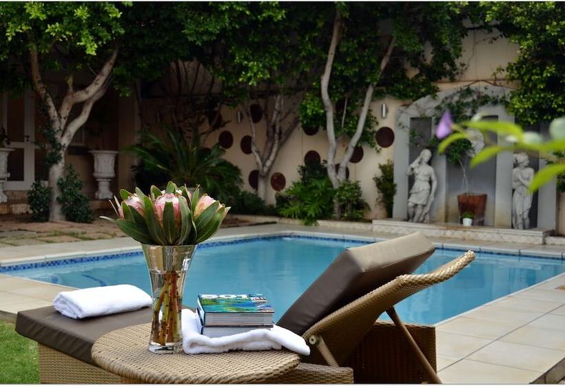 Отель 131 On Herbert Baker Boutique