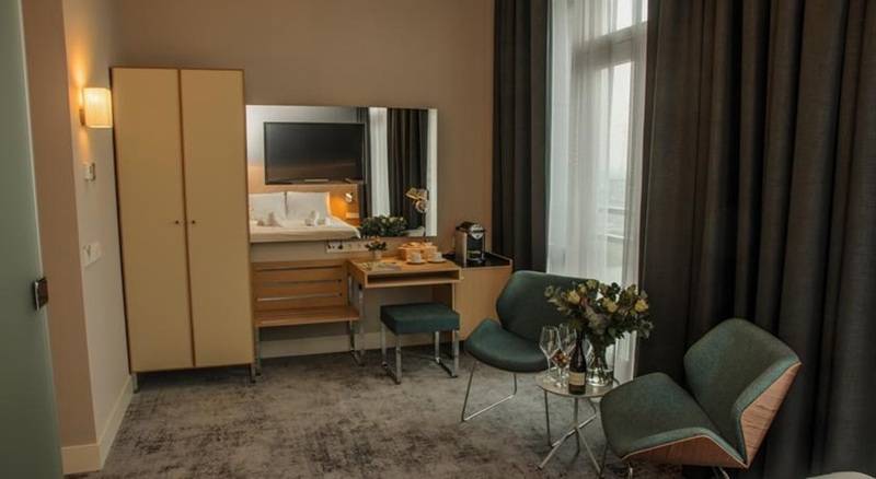 هتل Amadi Panorama