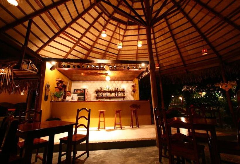 בית מלון כפרי Amazon Ecopark Jungle Lodge