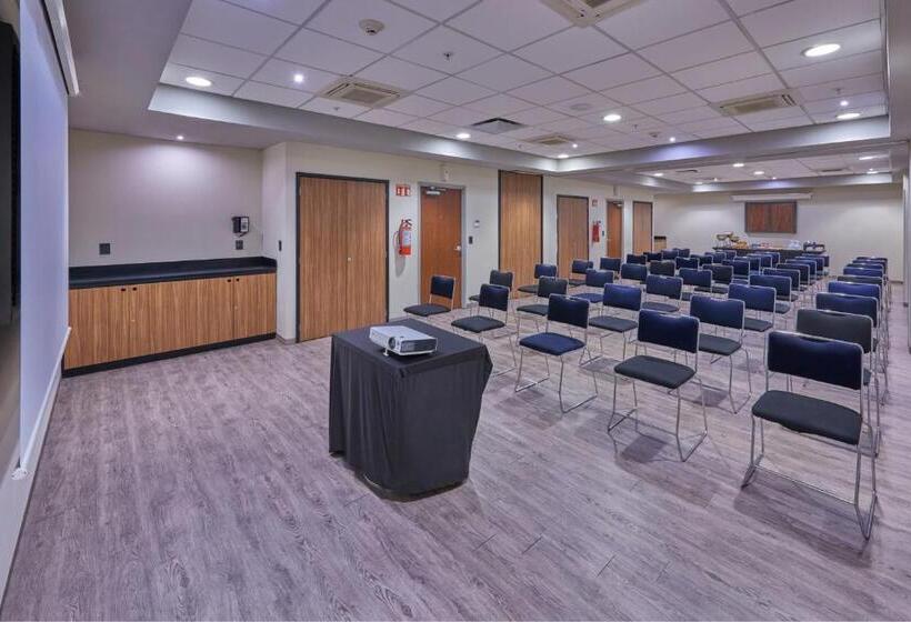 فندق City Express By Marriott Salamanca