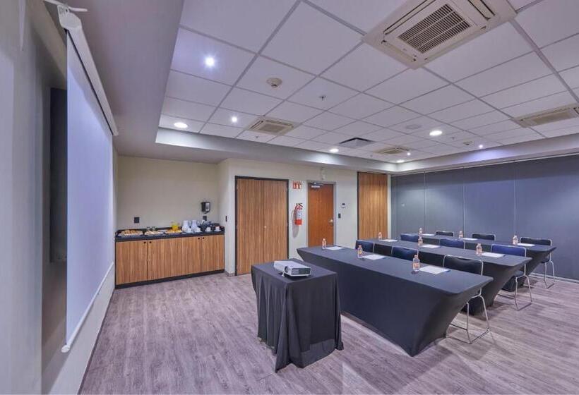 فندق City Express By Marriott Salamanca