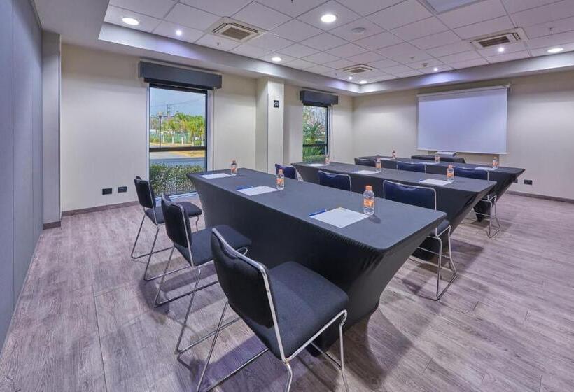 ホテル City Express By Marriott Salamanca