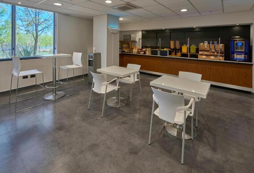 ホテル City Express By Marriott Salamanca