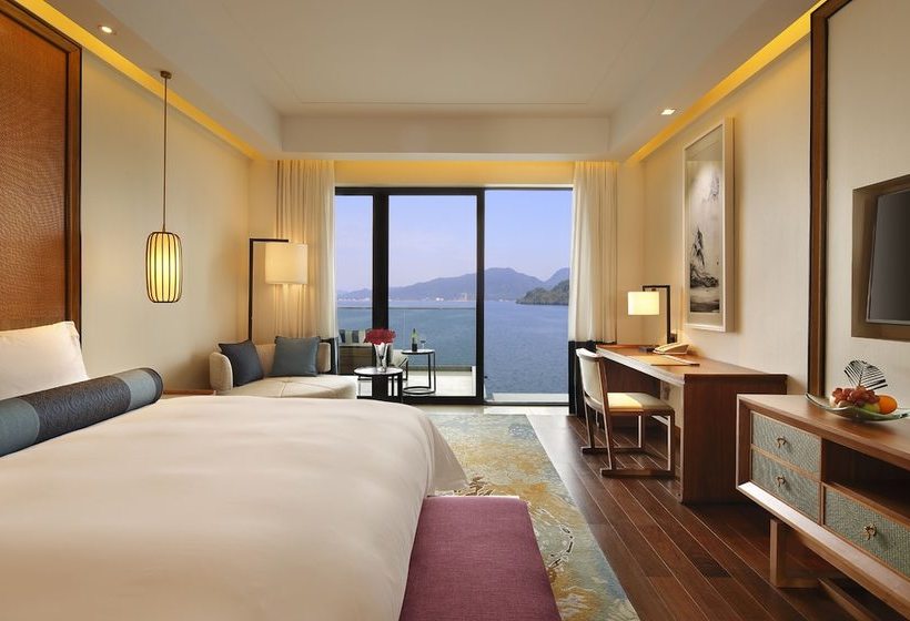 ホテル Crowne Plaza Huangshan Taiping Lake, An Ihg