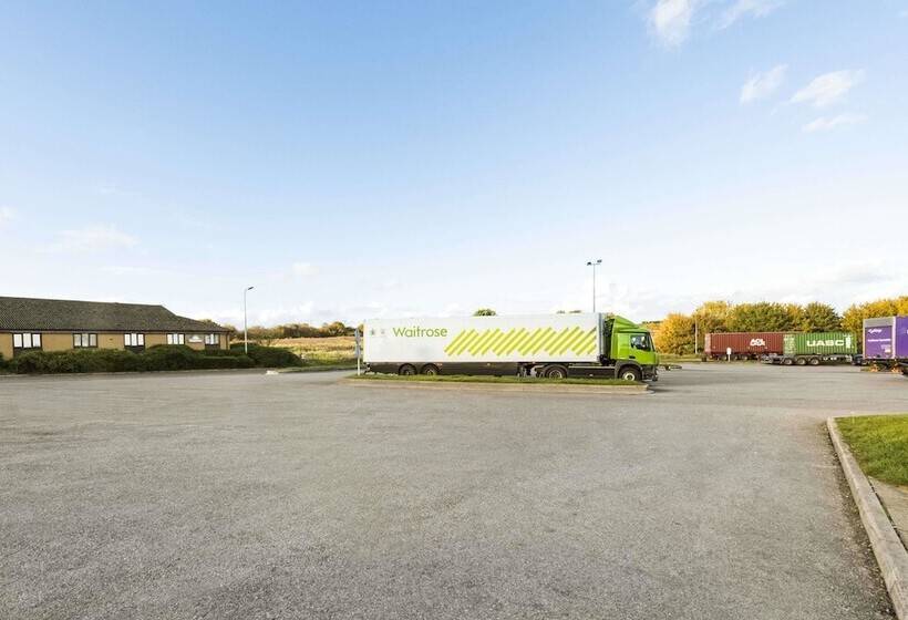 בית מלון כפרי Days Inn Sutton Scotney North