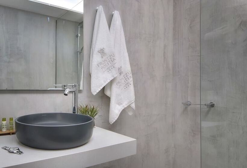 ホテル Frontzu Politia