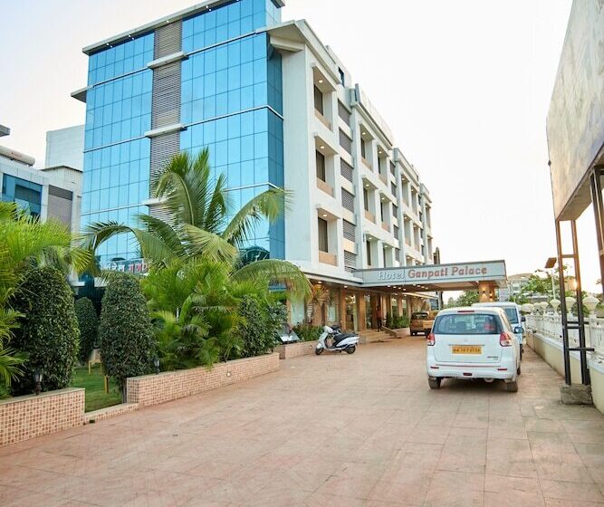 호텔 Ganpati Palace Shirdi Newly Renovated
