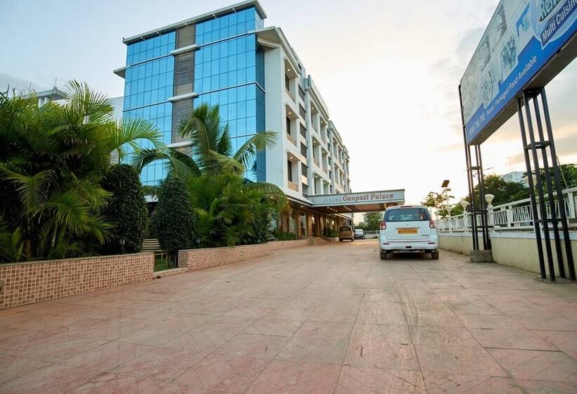 호텔 Ganpati Palace Shirdi Newly Renovated