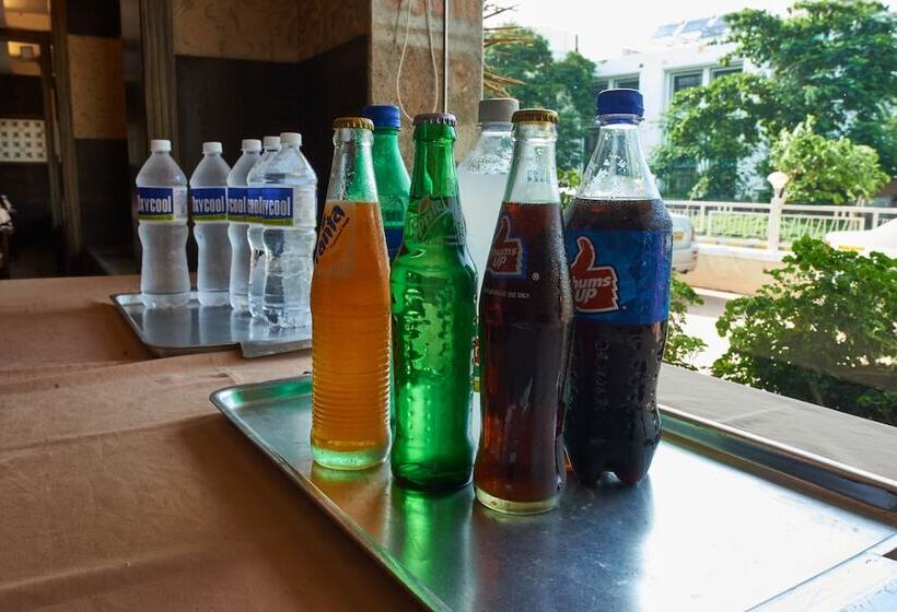 호텔 Ganpati Palace Shirdi Newly Renovated