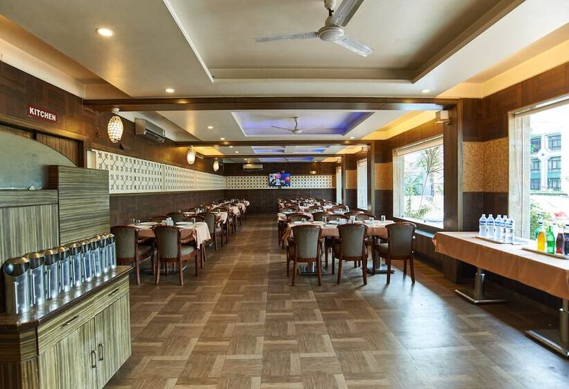 호텔 Ganpati Palace Shirdi Newly Renovated