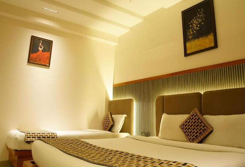 호텔 Ganpati Palace Shirdi Newly Renovated