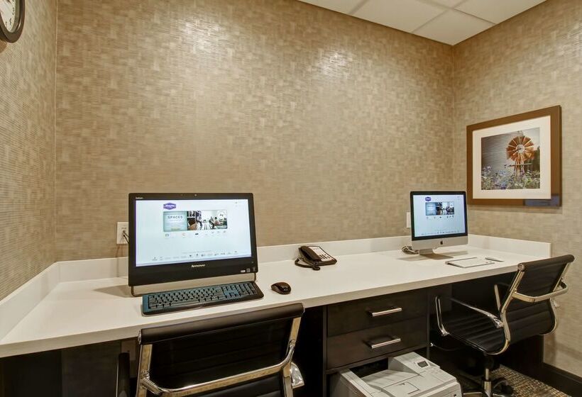 ホテル Hampton Inn & Suites By Hilton Saskatoon Airport