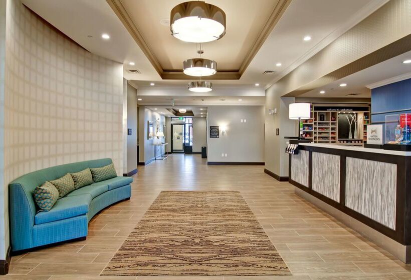 ホテル Hampton Inn & Suites By Hilton Saskatoon Airport