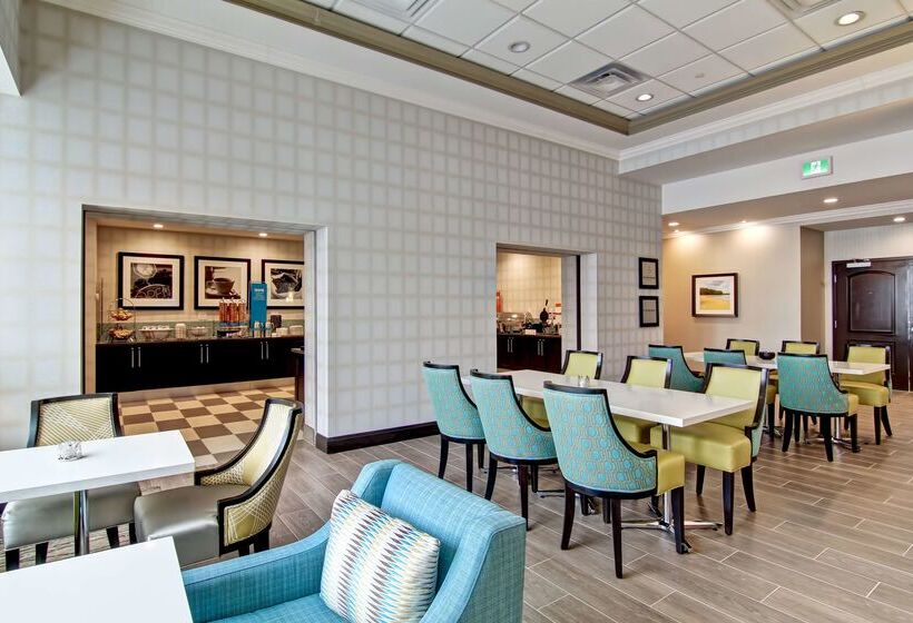 ホテル Hampton Inn & Suites By Hilton Saskatoon Airport