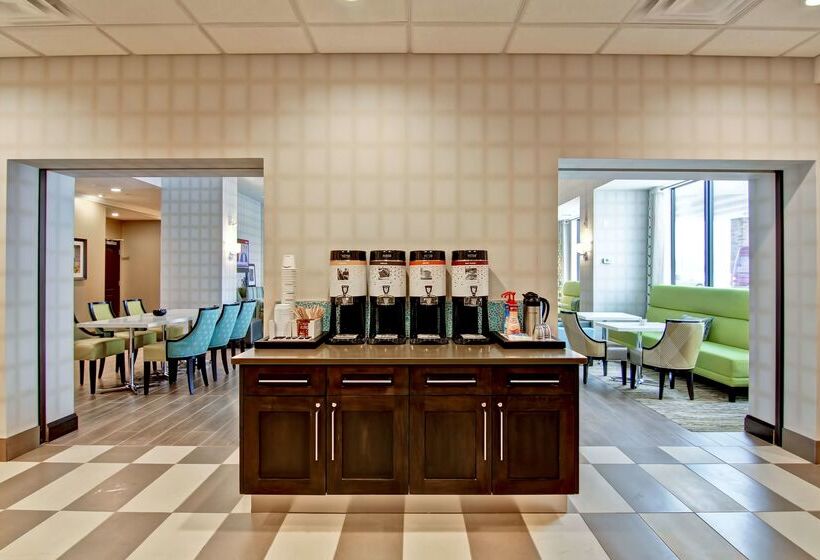 ホテル Hampton Inn & Suites By Hilton Saskatoon Airport