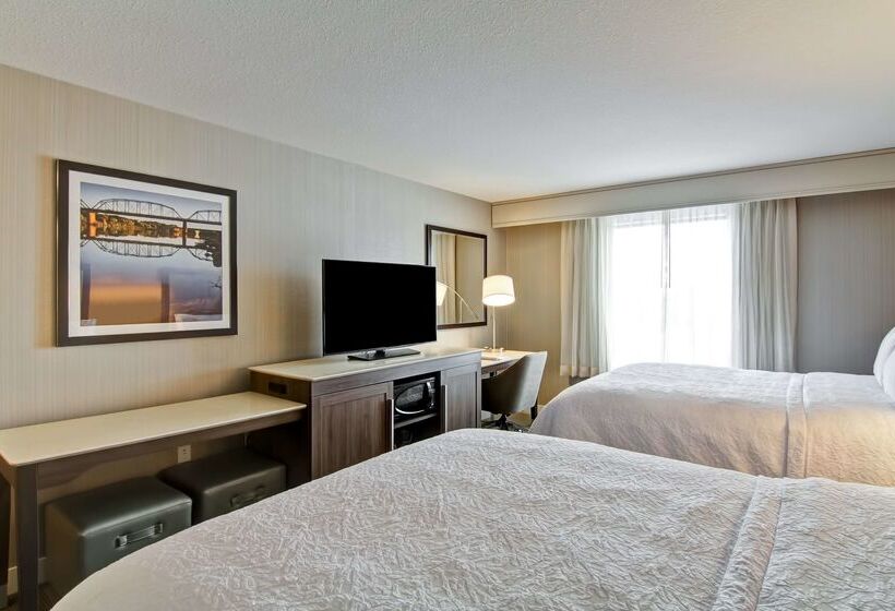 هتل Hampton Inn & Suites By Hilton Saskatoon Airport