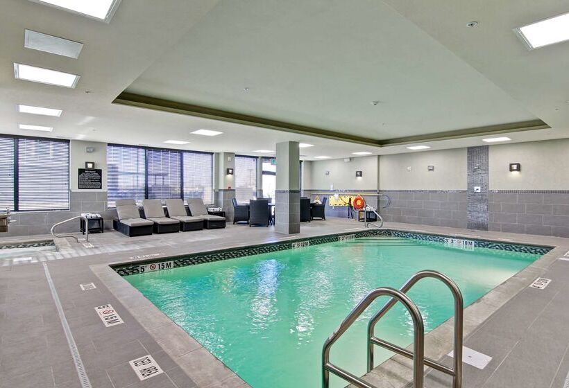 ホテル Hampton Inn & Suites By Hilton Saskatoon Airport