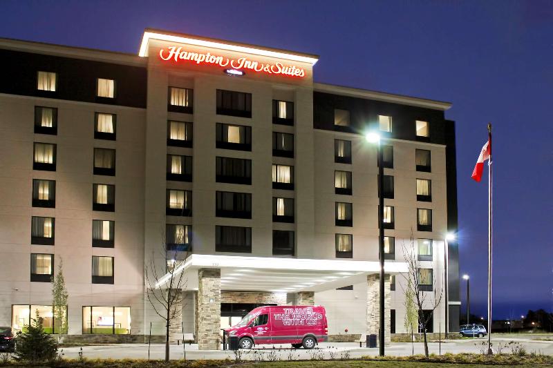 هتل Hampton Inn & Suites By Hilton Saskatoon Airport