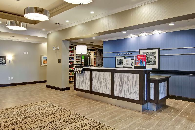 هتل Hampton Inn & Suites By Hilton Saskatoon Airport