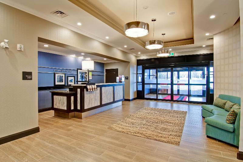ホテル Hampton Inn & Suites By Hilton Saskatoon Airport