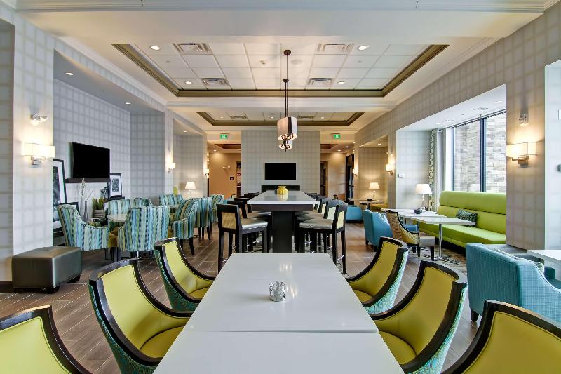 هتل Hampton Inn & Suites By Hilton Saskatoon Airport