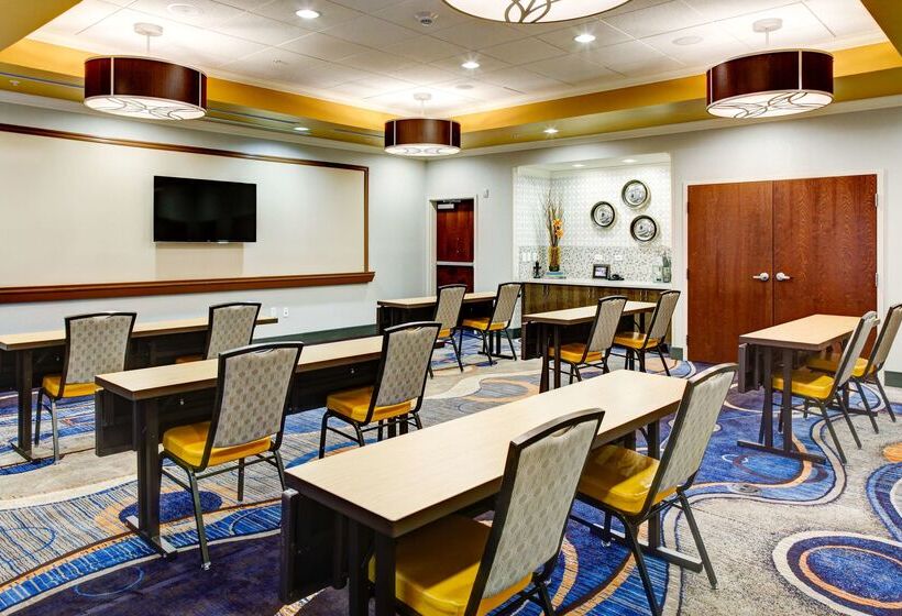 هتل Hampton Inn & Suites Columbus