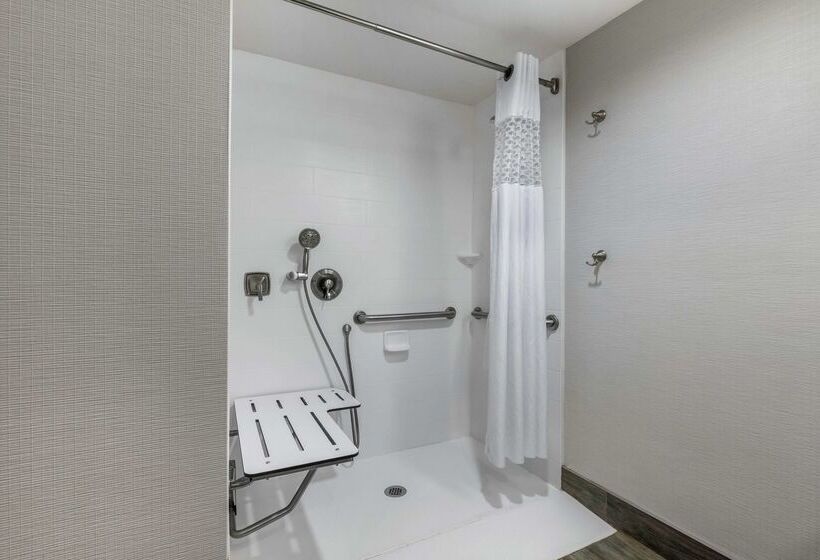 هتل Hampton Inn & Suites Columbus