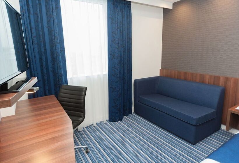 בית מלון כפרי Holiday Inn Express Aberdeen Airport By Ihg