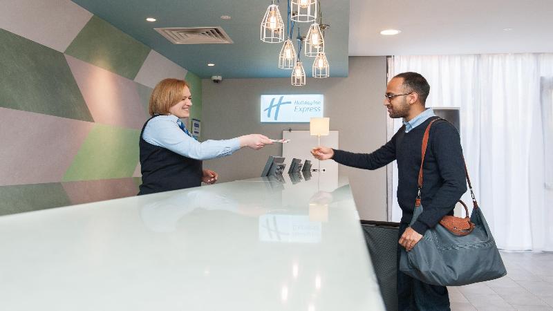 בית מלון כפרי Holiday Inn Express Aberdeen Airport By Ihg