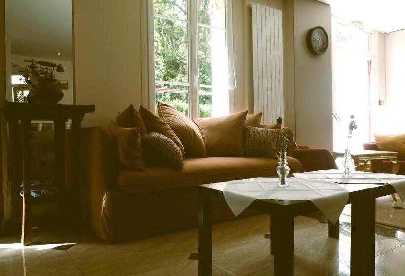 Отель Hostellerie Du Lys