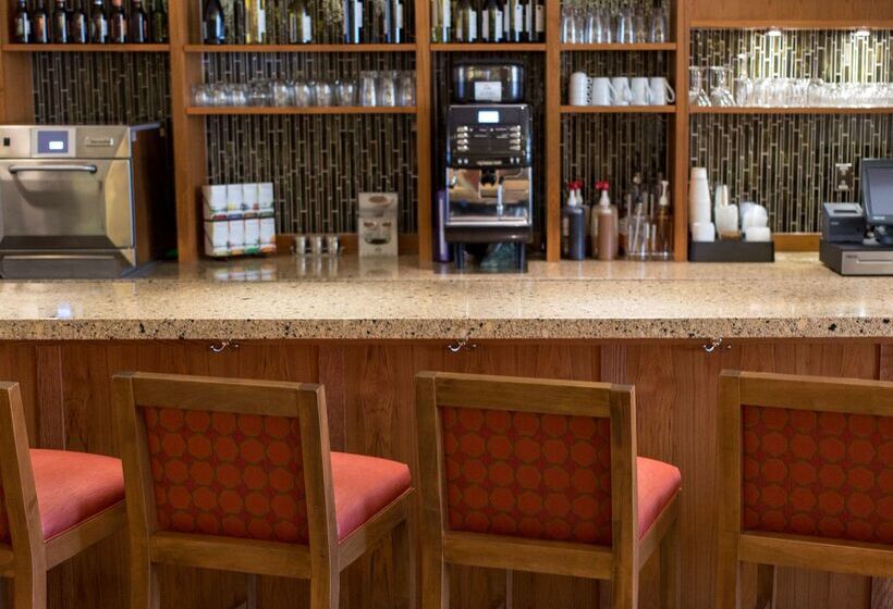 Отель Hyatt Place Charleston Historic District