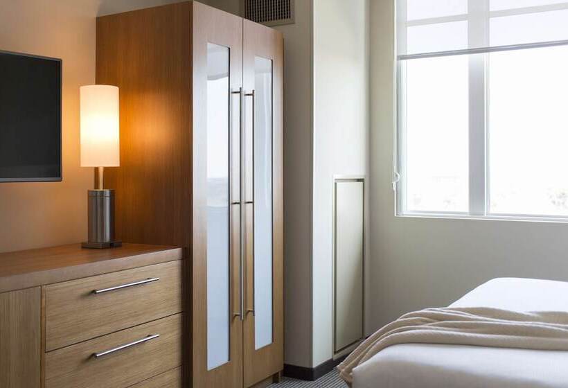 Отель Hyatt Place Charleston Historic District