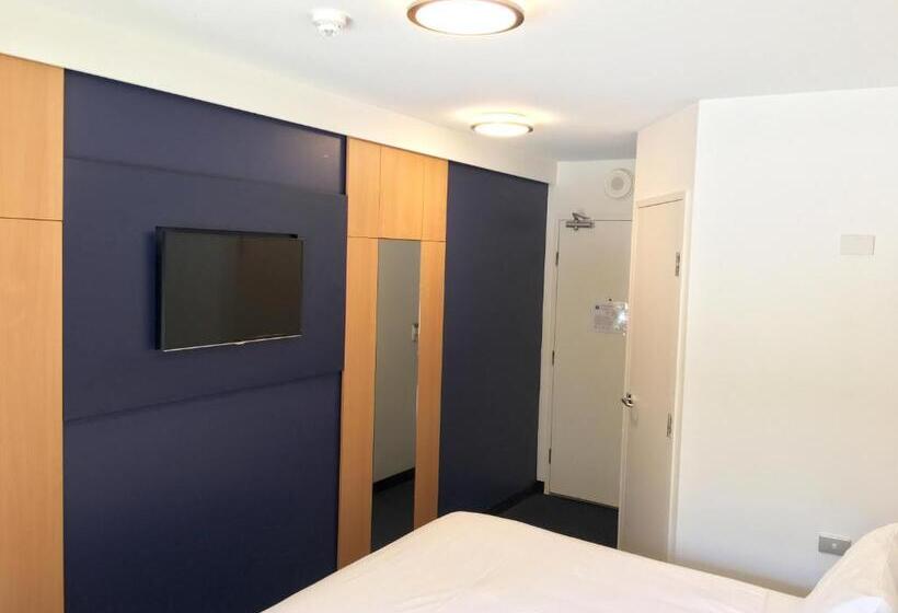 בית מלון כפרי Ibis Budget Gosford
