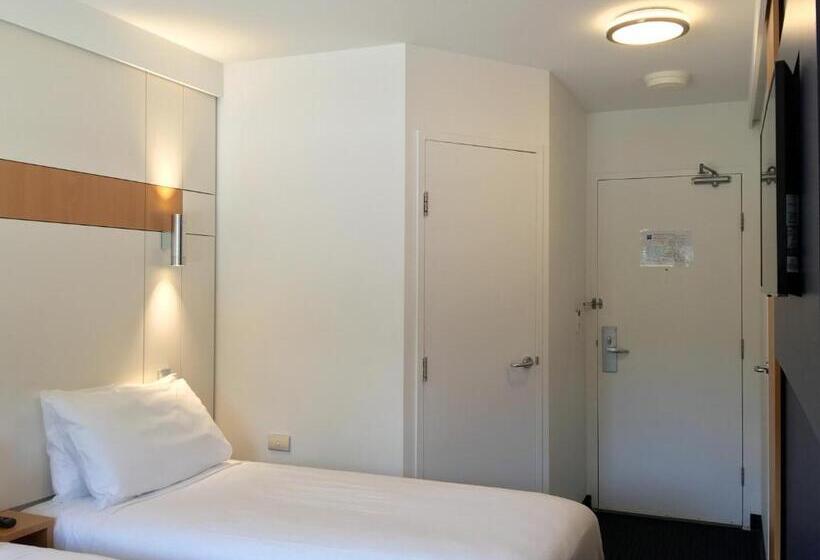 בית מלון כפרי Ibis Budget Gosford