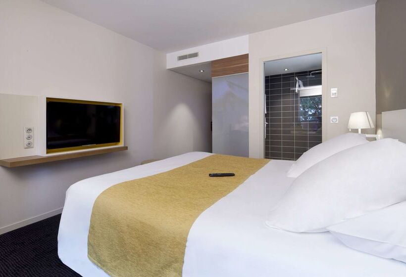 בית מלון כפרי Kyriad Prestige Pau – Palais Des Sports